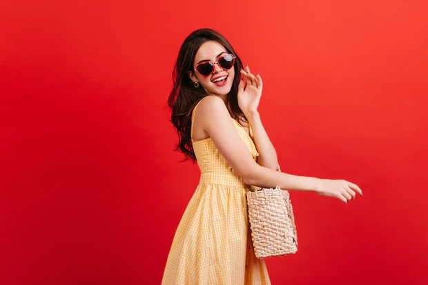 Warna kuning menyebarkan banyak kebahagiaan untuk diri sendiri dan orang lain.Foto:Freepik.com/Lookstudio Cerahnya warna kuning mendatangkan banyak kebahagiaan serta energi positif.