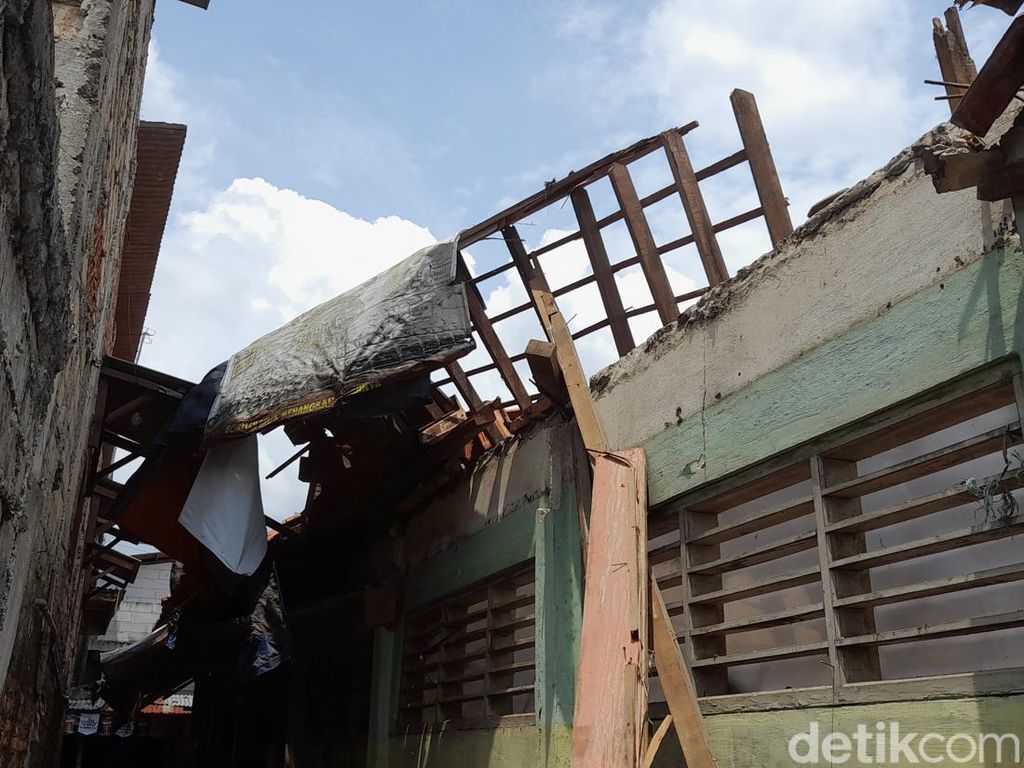 Diguyur Hujan Deras, Bangunan 2 SD di Kota Bogor Ambruk