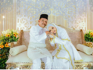 Viral Wanita Nikahi Pria Lebih Tua 15 Tahun, Istri Dikira Incar Uang Suami Viral Wanita Nikahi Pria Lebih Tua 15 Tahun, Istri Dikira Incar Uang Suami