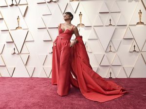 Bocoran Gaya Artis di Red Carpet Oscars 2024, Tren Gaun Berganti Setelan Bocoran Gaya Artis di Red Carpet Oscars 2024, Tren Gaun Berganti Setelan