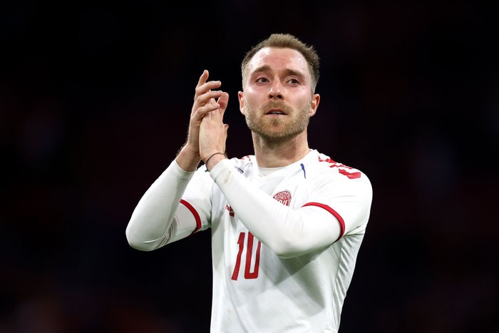 AMSTERDAM, NETHERLANDS - MARCH 26: Christian Eriksen of Denmark applauds fans after their sides defeat during the International Friendly match between Netherlands and Denmark at Johan Cruijff Arena on March 26, 2022 in Amsterdam, Netherlands.  (Photo by Dean Mouhtaropoulos/Getty Images)
