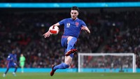 Declan Rice. Mungkin publik heran, namun ia sudah tampil 28 kali dari 38 laga terakhir Inggris. Ia berhasil mengirim Jordan Henderson ke bangku cadangan, dan hanya absen ketika cedera atau melawan tim semacam Montenegro, Andorra, atau San Marino. Foto: Getty Images/Ryan Pierse
