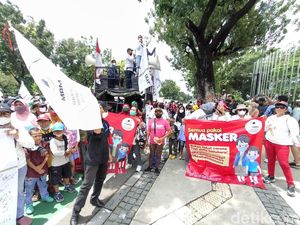 Warga Marunda Demo Anies soal Debu Batu Bara: Jangan Lepas Tangan!