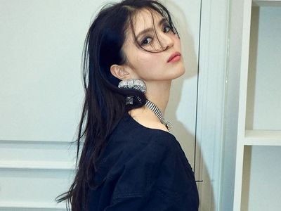 7 Gaya Elegan dan Misterius Han So Hee Jadi Global Brand Ambassador Balenciaga