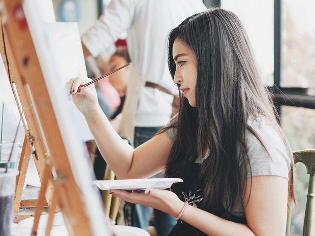 Ilustrasi melukis/ Foto: Freepik.com/littlestar19 Ilustrasi melukis/ Foto: Freepik.com/littlestar19