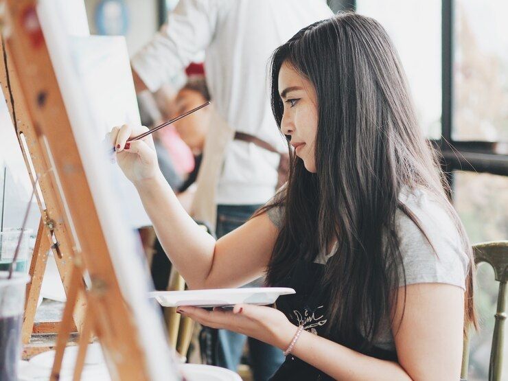 Ilustrasi melukis/ Foto: Freepik.com/littlestar19