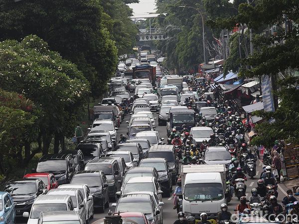 Jakarta Macet Lagi, Panjangnya Minta Ampun