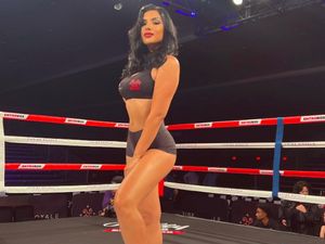 Gadis Ring Glamour Ini Ingin Melawan Vladimir Putin di Pertandingan Tinju Gadis Ring Glamour Ini Ingin Melawan Vladimir Putin di Pertandingan Tinju