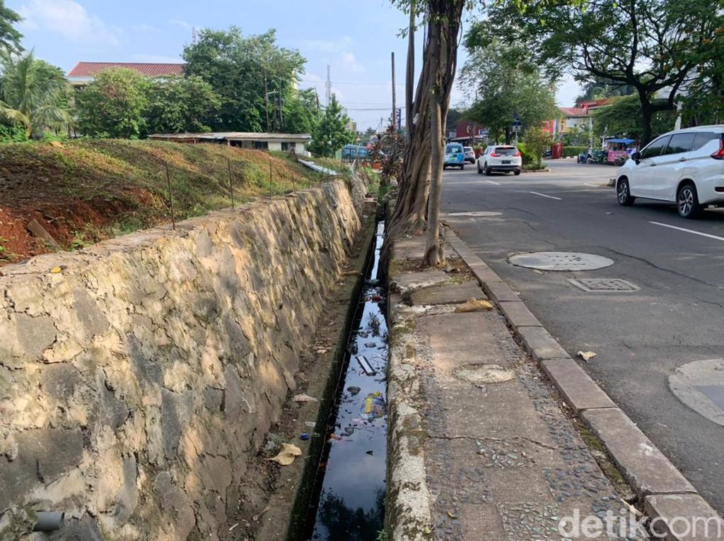 Kondisi Deretan Sumur Resapan-Got Jl Karang Tengah Sore Ini Kondisi Deretan Sumur Resapan-Got Jl Karang Tengah Sore Ini