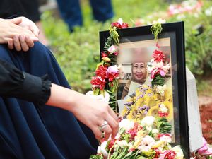 Innalilahi, Ibunda Kalina Oktarani Meninggal Dunia Innalilahi, Ibunda Kalina Oktarani Meninggal Dunia