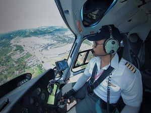 Pilot Andal dari Penyelamatan di Papua dan MotoGP Mandalika Pilot Andal dari Penyelamatan di Papua dan MotoGP Mandalika