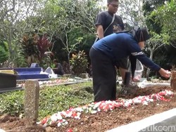 Tradisi Nyekar Jelang Ramadan Mulai Ramai di Purwakarta