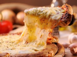 Keju Leleh Bikin Ngiler, Tapi Hati-hati Konsumsinya Bisa Bahayakan Kesehatan