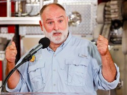 Elon Musk Rekrut Chef Terkenal Buat Masakan Enak di Luar Angkasa