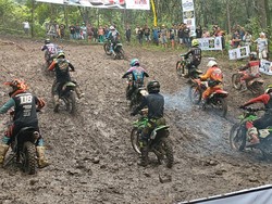 Saat 150 Pembalap Trail Berlomba Taklukkan Lereng Gunung Klotok Kediri