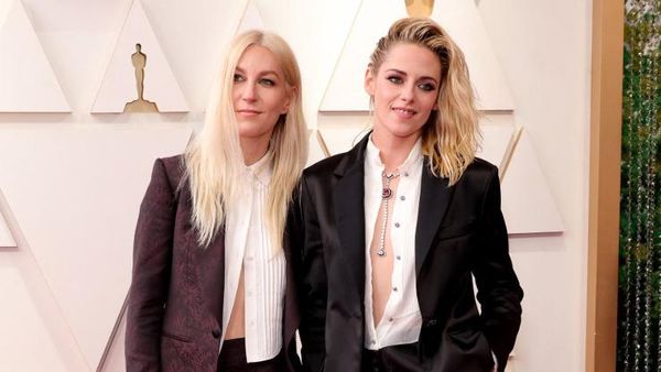 Kristen Stewart Kompak Bareng Kekasih Wanitanya di Oscar 2022