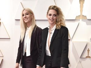 Kristen Stewart & Pacar Wanita Sudah Bekukan Sel Telur untuk Punya Anak Bersama Kristen Stewart & Pacar Wanita Sudah Bekukan Sel Telur untuk Punya Anak Bersama