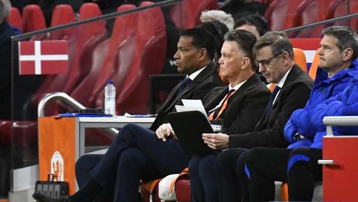 Soccer Football - International Friendly - Netherlands v Denmark - Johan Cruijff ArenA, Amsterdam, Netherlands - March 26, 2022 Netherlands coach Louis van Gaal during the match REUTERS/Piroschka Van De Wouw