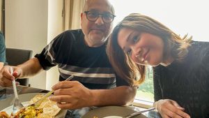 Momen Maia Estianty Makan Bareng Suami dan Masak Chicken Wing