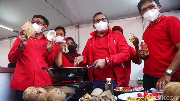 Momen PDIP Demo Masak Tanpa Minyak Goreng