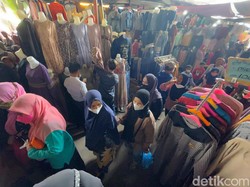 Pedagang Pasar Tanah Abang Mengaku Jumlah Pengunjung Meningkat Jelang Ramadan