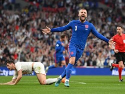 Luke Shaw kerap inkonsistensi bersama Manchester United. Kalau sama Timnas Inggris, Shaw menjelma jadi bek kiri yang tangguh (Getty Images)