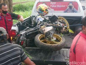 Pemotor Tersambar KA Tanpa Palang Pintu di Tulungagung, Korban Luka Berat Pemotor Tersambar KA Tanpa Palang Pintu di Tulungagung, Korban Luka Berat