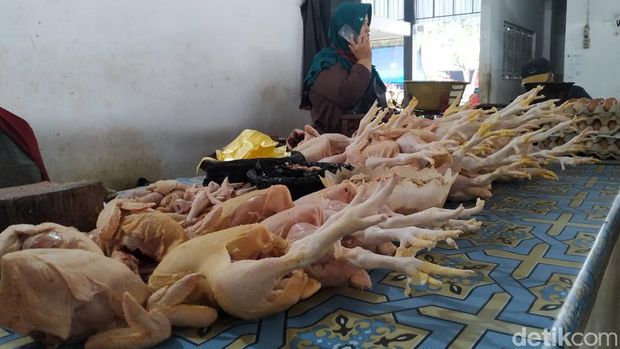 Penjualan Daging Ayam Naik 50 Persen