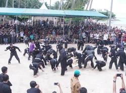 2 Tahun Absen, Tradisi Perang Ketupat di Tempilang Kembali Digelar