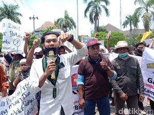 Protes Penggusuran, PKL di Tegal Gelar Aksi Demo