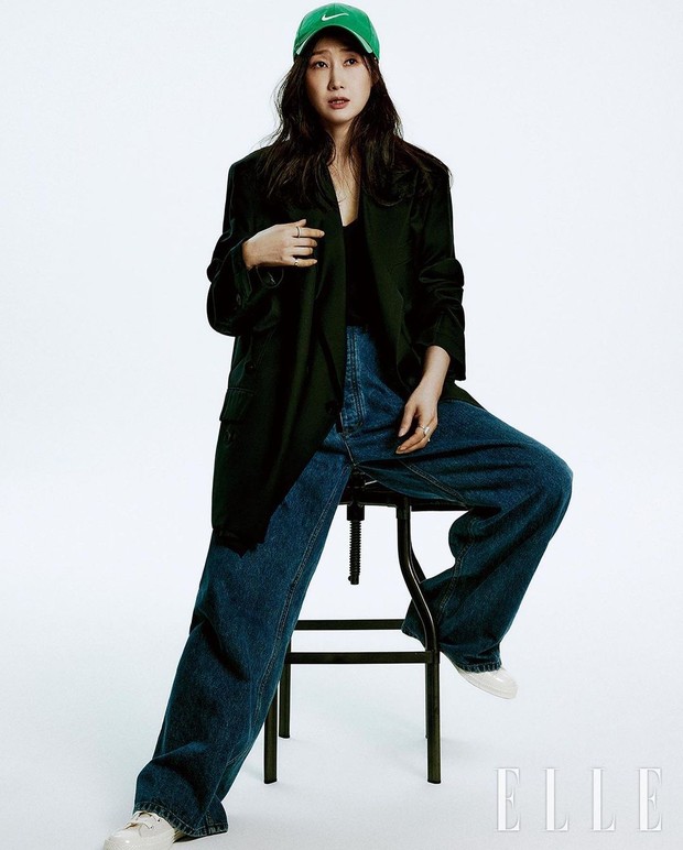 Potret Bae Hae Sun dalam pemotretan bersama ELLE