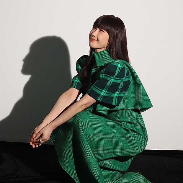 Potret Bae Hae Sun dalam pemotretan bersama ELLE