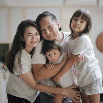 Potret Harmonis Ringgo Agus dan Keluarga