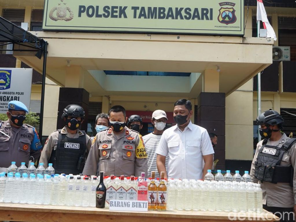 Ratusan Botol Miras di Tambaksari Disita Jelang Ramadan