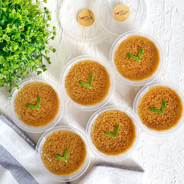 Sajian pudding lumut gula merah yang cocok disantap untuk menu tajil sekaligus ide usaha.