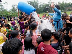 Sambut Ramadan, Warga Magelang Gelar Tradisi Perang Air Sambut Ramadan, Warga Magelang Gelar Tradisi Perang Air