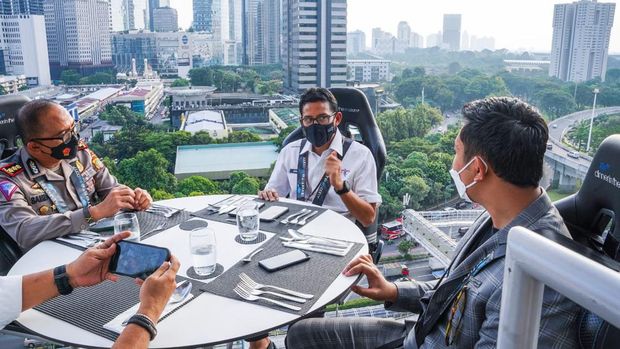 Menteri Pariwisata dan Ekonomi Kreatif/Kepala Badan Pariwisata dan Ekonomi Kreatif, Sandiaga Salahuddin Uno mengapresiasi kehadiran Lounge In The Sky Indonesia sebagai destinasi pariwisata baru di Jakarta serta membuka Lapangan Kerja dan bangkitkan ekonomi baru.