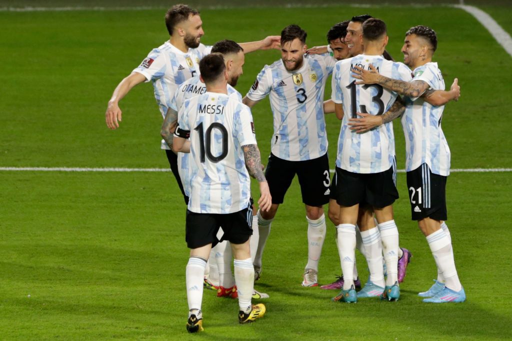 BUENOS AIRES, ARGENTINA - MARCH 25: Angel Di Maria of Argentina celebrates with teammates after scoring the second goal of his team during the FIFA World Cup Qatar 2022 qualification match between Argentina and Venezuela at Estadio Alberto J. Armando on March 25, 2022 in Buenos Aires, Argentina. (Photo by Daniel Jayo/Getty Images)