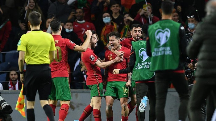 PORTO, PORTUGAL - MARCH 24:  Otavio of Portugal celebrates after scoring the opening goal during the 2022 FIFA World Cup Qualifier knockout round play-off match between Portugal and Turkey at Estadio do Dragao on March 24, 2022 in Porto, Porto. (Photo by Octavio Passos/Getty Images)