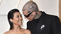 Kourtney Kardashian dan Travis Barker Pamer Ciuman Mesra di Oscar 2022