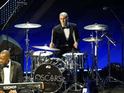 Travis Barker Positif COVID-19, Tur Blink-182 Terancam