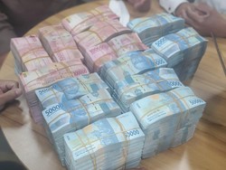 Penampakan Duit Rp 950 Juta Reza Arap yang Disita di Kasus Doni Salmanan