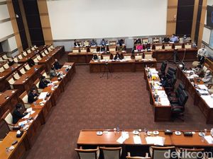 Diskors, Uji Kelayakan Calon Anggota KIP di DPR Dilanjut Besok Diskors, Uji Kelayakan Calon Anggota KIP di DPR Dilanjut Besok