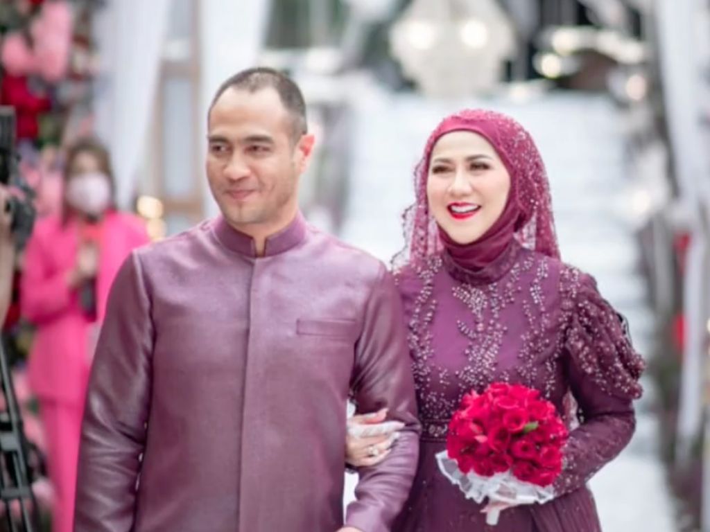 Venna Melinda Janji Tak Pakai Baju Ketat, Ferry Irawan Berhenti Merokok Usai Menikah Venna Melinda Janji Tak Pakai Baju Ketat, Ferry Irawan Berhenti Merokok Usai Menikah
