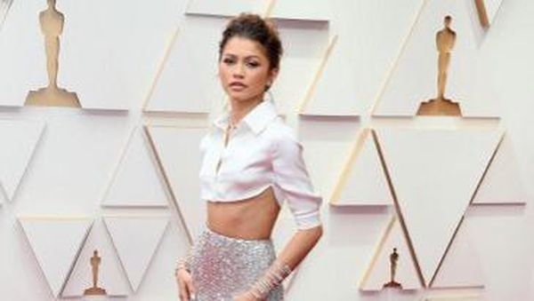 Daftar Artis Berbusana Terbaik Oscar 2022, Zendaya Hingga Mila Kunis