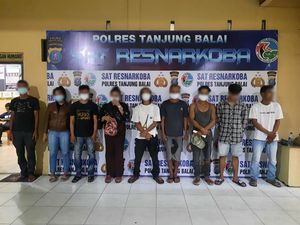 Polisi Amankan 9 Orang Saat Gerebek Kampung Narkoba di Tanjungbalai