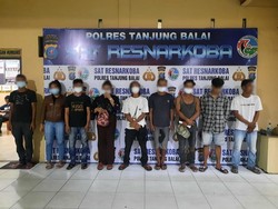 Polisi Amankan 9 Orang Saat Gerebek Kampung Narkoba di Tanjungbalai