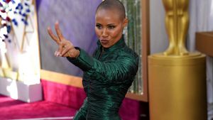 8 Foto Penampilan Jada Pinkett yang Bikin Will Smith Tampar Chris Rock