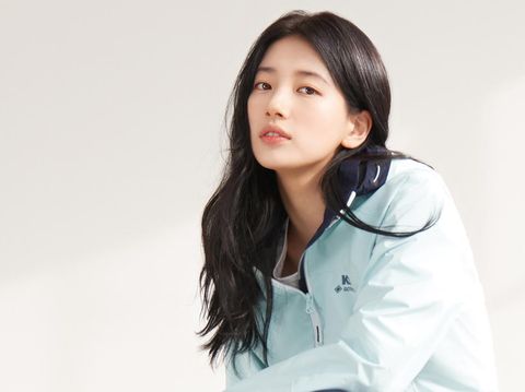 Sebelum di Management SOOP, Suzy berada di bawah naungan agensi JYP Entertainment dan divisi JYP Actors