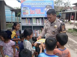 Kenalkan Bripka Ucen, Pejuang Literasi di Desa Jambi